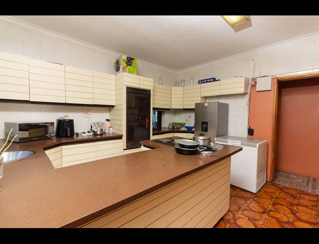 4 BEDROOM FREESTANDING FOR SALE IN SILVERGLEN